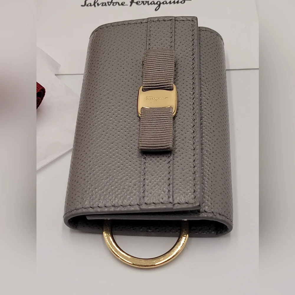 Salvatore Ferragamo 6 Key Leather Case in Excellent Condition! Made in Italy